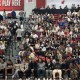 狄龙今日到现场观战火箭夏联比赛 坐在斯通与乌度卡中间