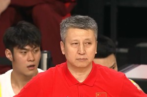 澳门·银河娱乐-压力山大！男篮2连胜，更衣室有1人在哭泣，郭士强前来安慰