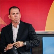 久帅寄语国足球迷：要相信中国队，无论高兴与否球迷一直都在